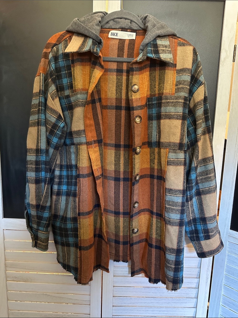 BKE Women’s Plaid Hooded Shacket in Rust, Blue & Tan